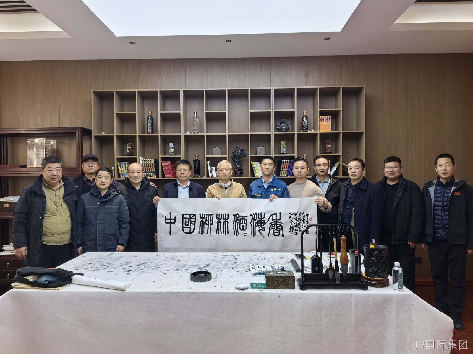  中国文化产业战略协会副主席李羊民一行莅临J9国际集团参观交流