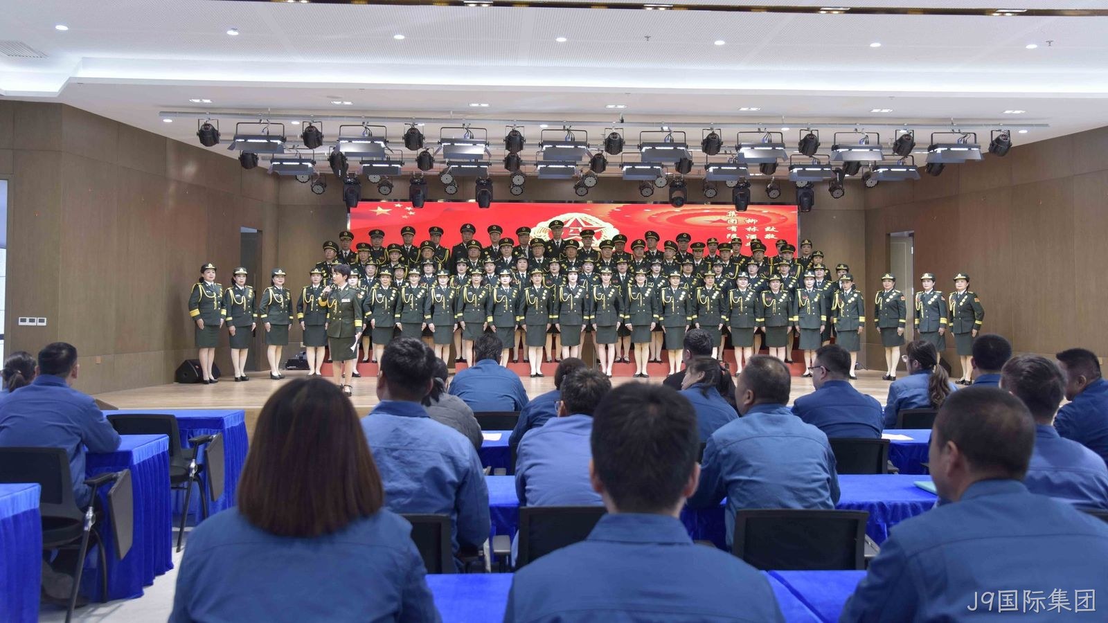 西安军旅情艺术团莅临J9国际集团慰问演出参观交流